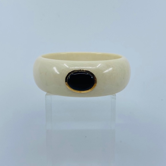 Estate ivory, onyx, gold, bangle.